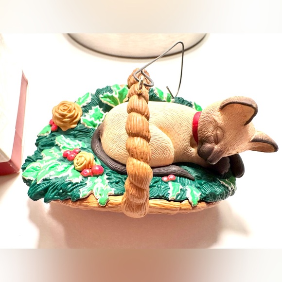 Hallmark Keepsake Ornament 1996 Cat Naps Series #3 Siamese Cat in Basket - Picture 3 of 4